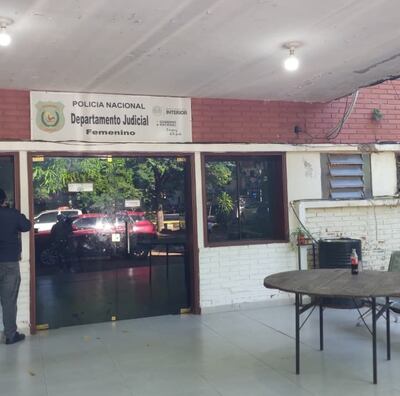 Acceso al Departamento de Judiciales Femenino en la Policía Nacional.