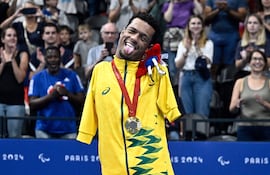 El nadador brasileño Gabriel dos Santos suma dos oros en París.