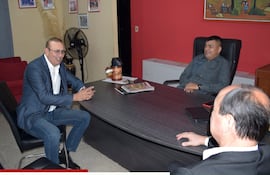 La visita del procesado senador Erico Galeano a la municipalidad de Areguá generó molestia entre los contribuyentes.