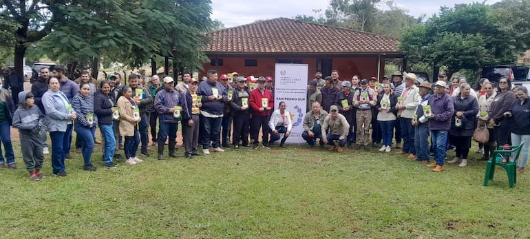 Mas de cien pequeños productores de la parte sur de San Pedro recibieron semillas de cebolla por parte del Ministerio de Agricultura para siembra de esta temporada