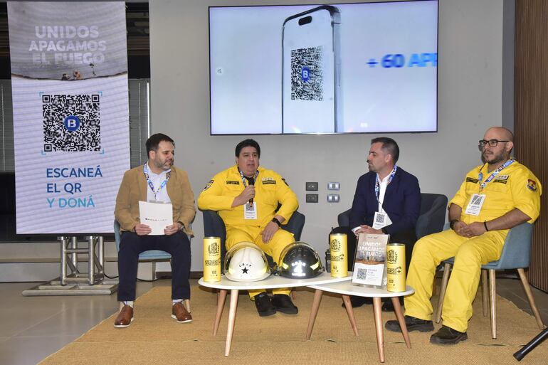 Bomberos voluntarios lanzaron colecta anual solidaria en el local de la firma Bancard.
