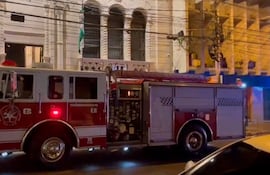 Los bomberos lograron sofocar el fuego producido por el estallido de un comprensor de aire en la sede central de la Universidad Privada Columbia, en el microcentro capitalino.