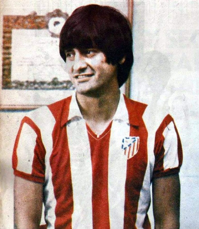 Domingo Benegas, con la camiseta del Atlético Madrid.