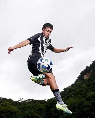 Puro talento. Matías Emanuel Segovia Torales (20 años), en la práctica del “Fogão” (foto Vitor Silva).