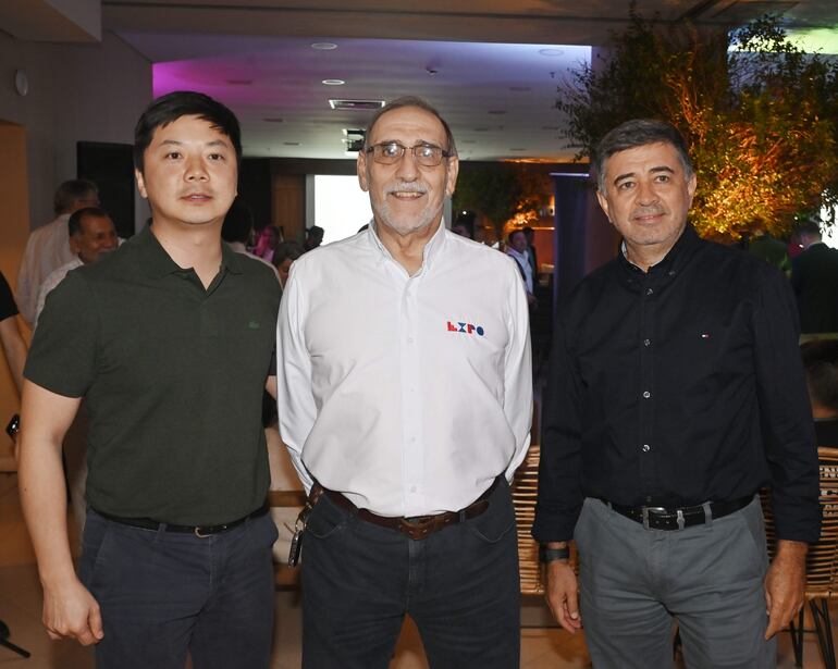 Jimmy Kim, Enrique Vidal y Gustavo Díaz.