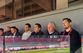Gustavo Alfaro, entrenador de la selección de Paraguay, estuvo presente en el estadio Marcelo Bielsa para observar el partido de la Albirroja Sub 20 en los Juegos Odesur 2026.