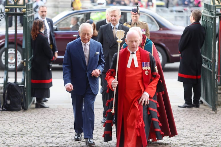 El rey Carlos III de Gran Bretaña llegando a la Abadía de Westminster. (Chris Jackson / POOL / AFP)
