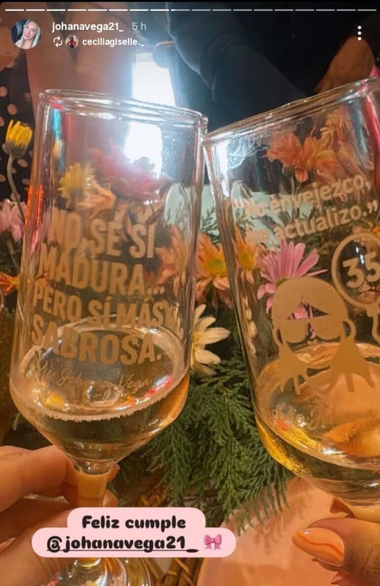 Las publicaciones revelaron el lujo de la actividad, con  brindis incluido.