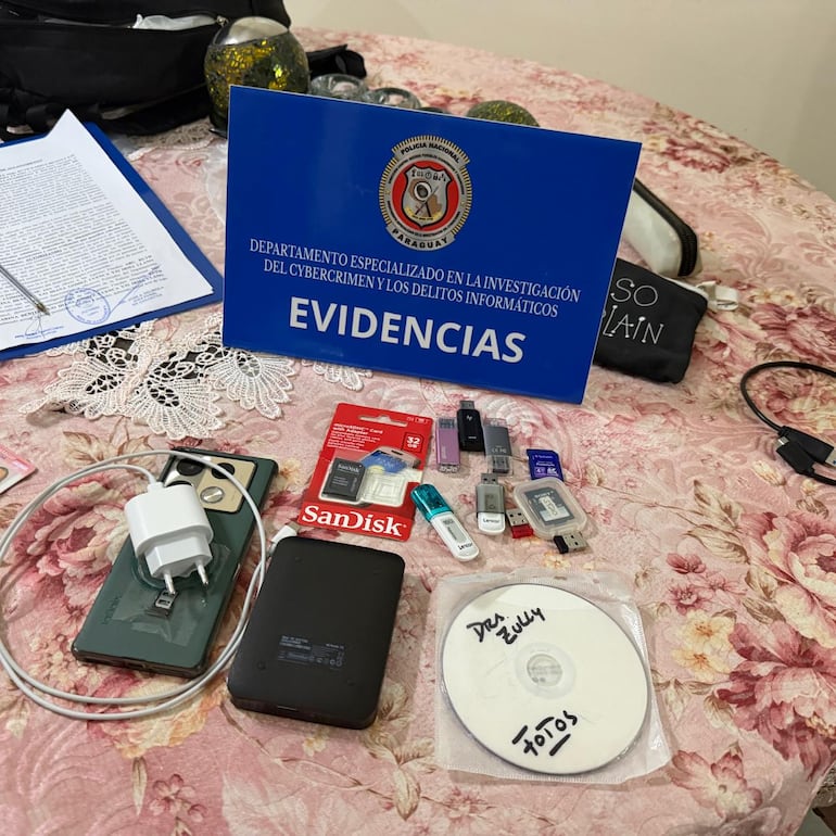 Elementos incautados del poder de la abogada Zully Ortiz, en el allanamiento a su domicilio.