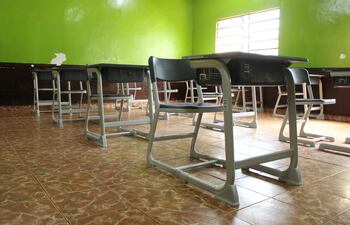 Pupitres chinos comprados por Itaipú