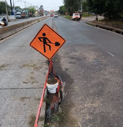 Realizan trabajo de "arreglo" tras accidentes por raudales y baches.