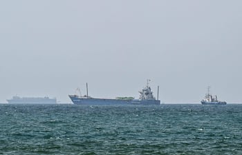 Barcos anclados cerca de la costa de Sarja, en los Emiratos Árabes Unidos, el pasado jueves.