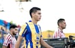El joven extremo, Jonathan Ramos fue quien se llevó la peor parte del ataque con petardos de los vándalos, al plantel del Sportivo Luqueño, en la sesión de entrenamiento.