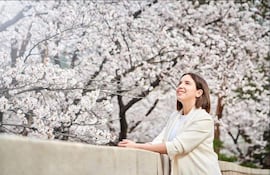 Diana Martínez, creadora y gestora cultural. Actualmente radicada en Seúl, Corea del Sur, Diana es una ex becaria del programa GKS (Global Korea Scholarship) 2018-2021, con un Máster en Estudios de Arte de la Universidad Sungkyunkwan.