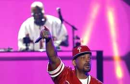 Will Smith durante su presentación en el homenaje de los Grammy a los 50 años del hip hop, el domingo en Inglewood, California.