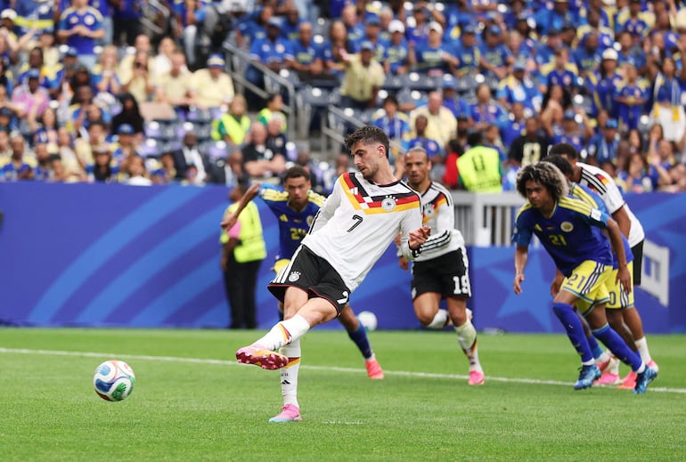 Serena ejecución de penal de Kai Havertz, autor del 3-1.
