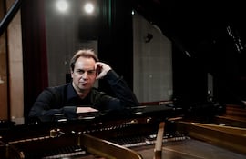 El pianista italiano Massimo Folliero actuará hoy con la Orquesta Sinfónica de la Policía Nacional.