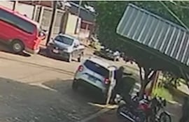 Al menos tres criminales acribillan al guadia de seguridad privada Sebastián Alfonso Amaro, para robar cajas de medicamentos adelgazantes, en el barrio Obrero de Ciudad del Este. Ocurrió en la mañana del 23 ede marzo último.