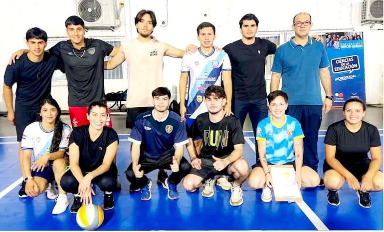 Algunos de los participantes de la actividad  deportivas con pelotas, en el marco de la materia Perfiles Deportivos.