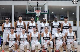 El plantel de Olimpia Kings, que no defraudó como anfitrión del Grupo A y se anotó a “cuartos”.