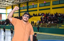 Gustavo Penayo, renuncia "con piolita" en de la Intendencia de Caapucú.
