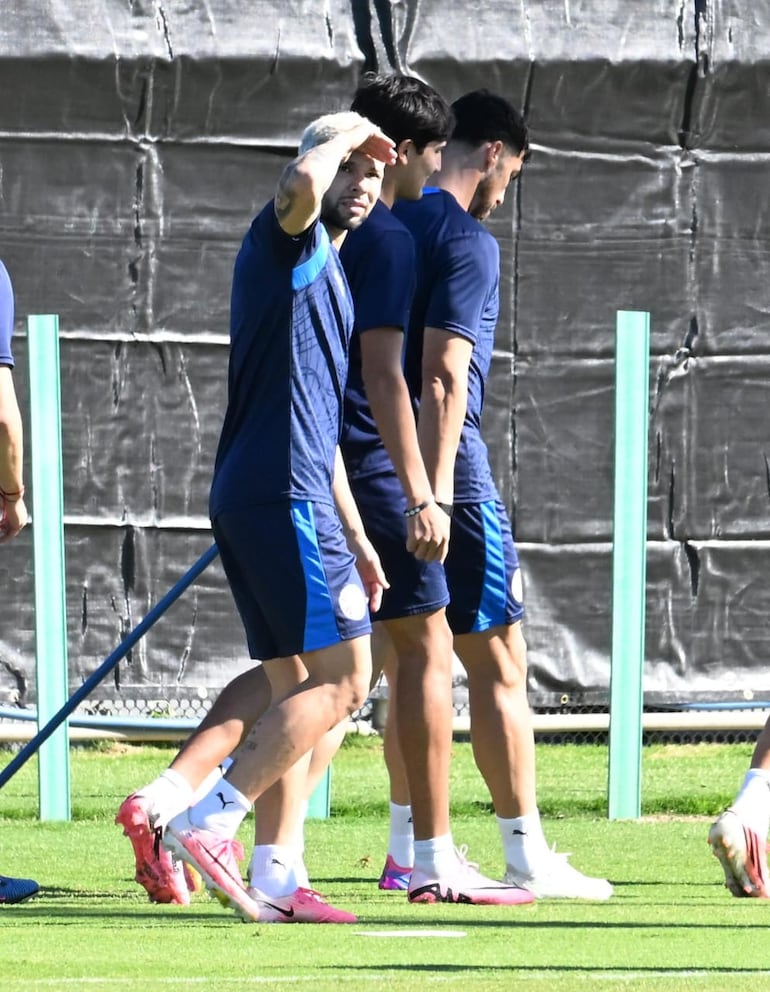 Julio Enciso sigue entrenando diferenciado pero con más ritmo.