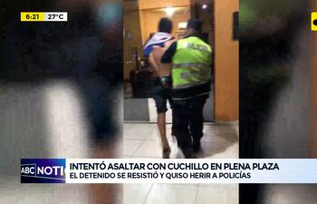 Video: Intentó asaltar con cuchillo en plena plaza