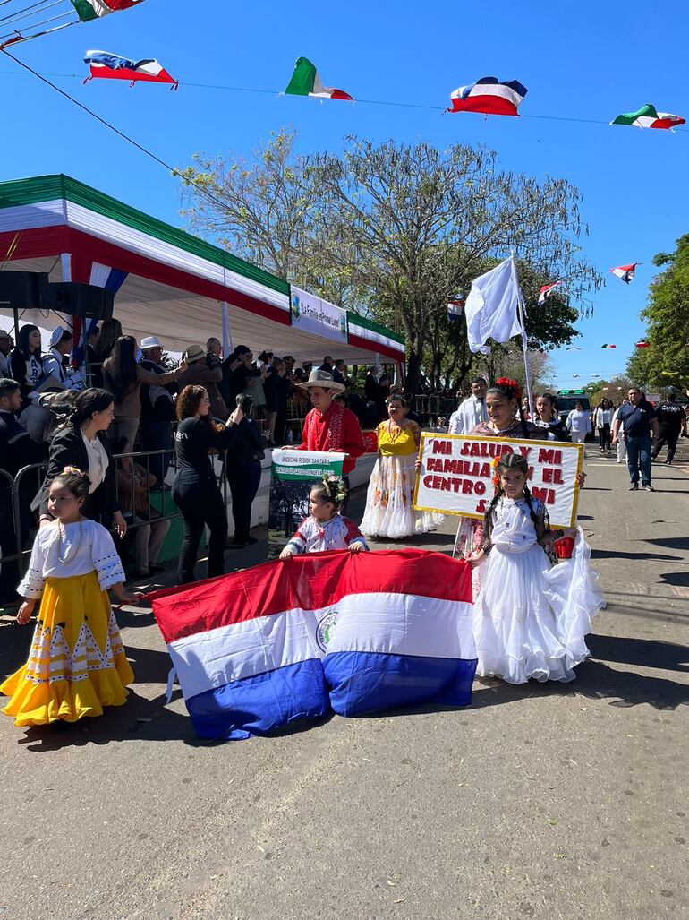 El desfile realizado en la localidad de Nueva Italia unió a todos los sectores de la sociedad.
