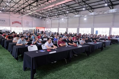 El auditorio del Centro de Alto Rendimiento Deportivo de Ypané con la presencia de los cancheros y administrativos de los clubes.