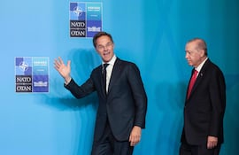 El secretario general de la OTAN, Mark Rutte, junto al presidente de Turquía, Recep Tayyip Erdogan (d), en Ankara,