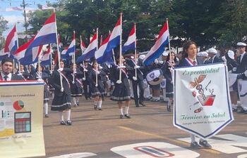 Estudiantes de las distintas instituciones educativas fueron partícipes del desfile por el aniversario de fundación de Villa del Rosario