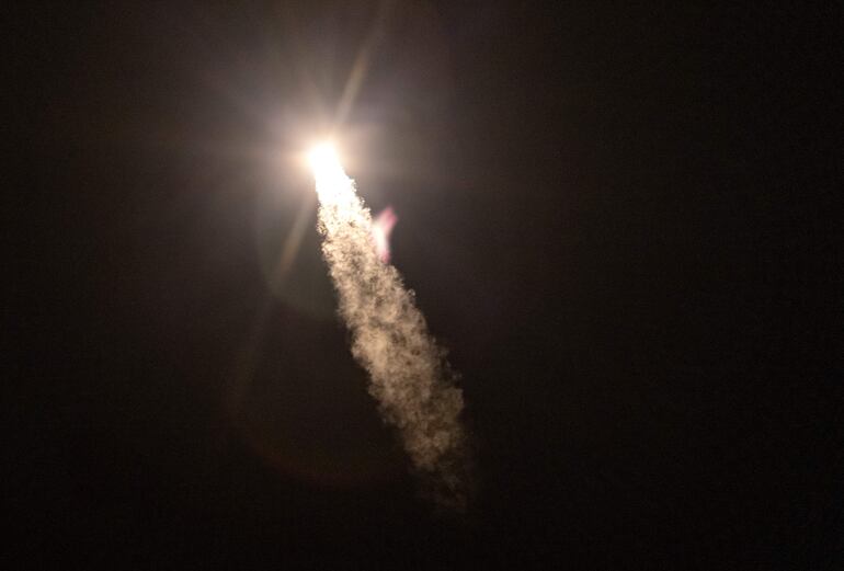 La misión SpaceX Crew-7 se eleva en un cohete Falcon 9 desde el complejo de lanzamiento 39A en el Centro Espacial Kennedy, Florida, EE.UU., el 26 de agosto de 2023.