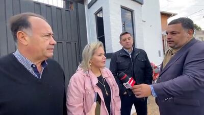 Los senadores oficialistas Juan Afara (i), Lilian Samaniego (c) y el diputado y vicepresidente electo Pedro Alliana (d), tras la reunión de negociación por la Mesa Directiva del Senado.