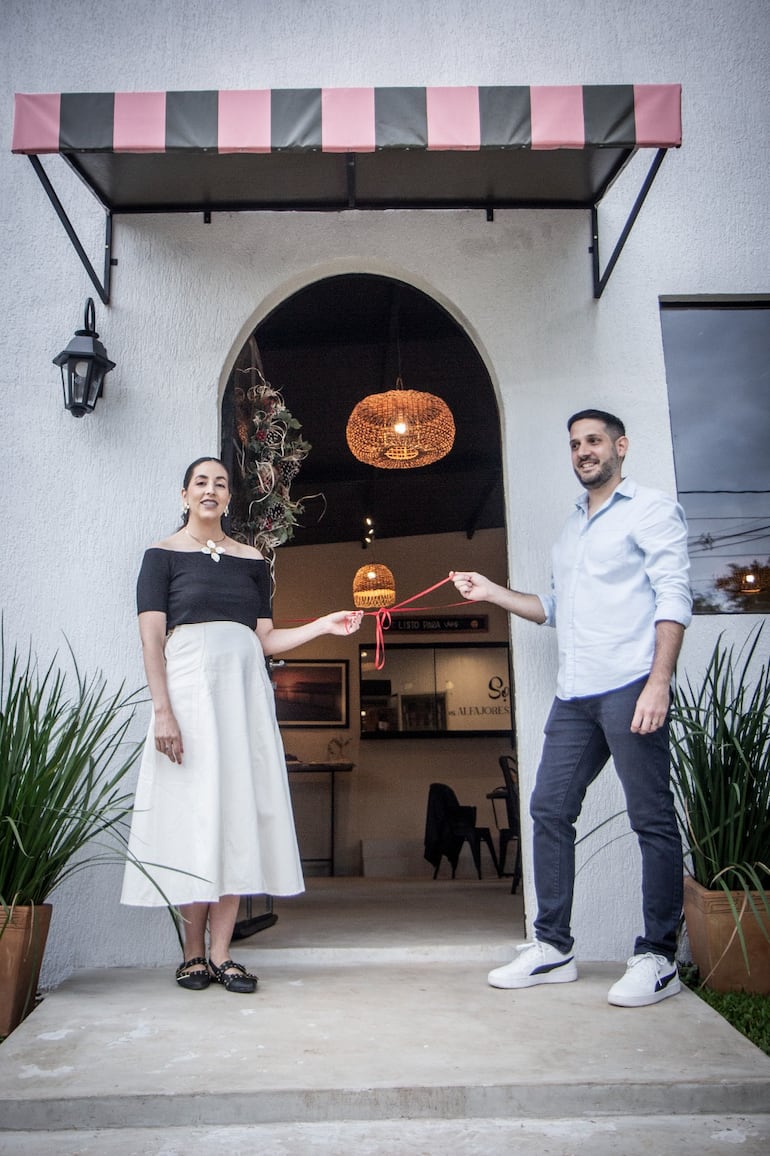 Verónica Recalde y Daniel Bosch, un matrimonio de Areguá que apostó por innovar dentro del circuito turístico de la ciudad, sumando una propuesta diferente a la experiencia local.