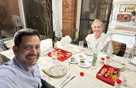 Los diputados Virina Villanueva y Raúl Latorre mantuvieron ayer una cena donde dialogaron, entre otras cosas, sobre el retiro de la legisladora de HC.