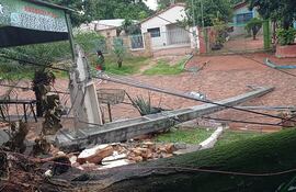 El temporal ocasionó múltiples daños ayer en todo el país.