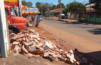 Pobladores del barrio Virgen del Rosario de la ciudad de Capiatá urgen a las autoridades el despeje de las calles, y la atención de otras necesidades como la señalización de las calles, ly la limpieza de baldíos.