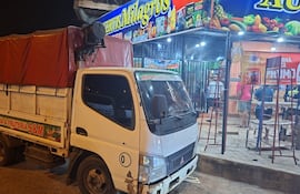 El asalto se produjo anoche frente al autoservis Milagros de San Antonio.
