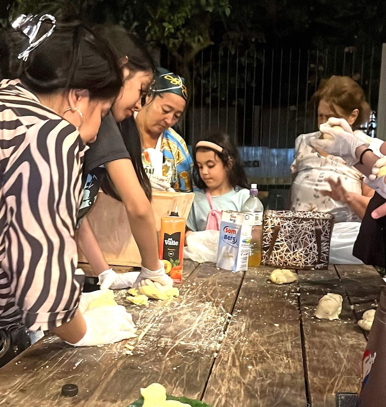 El chipa apo, una tradición que reunió a las familias en Yaguarón.