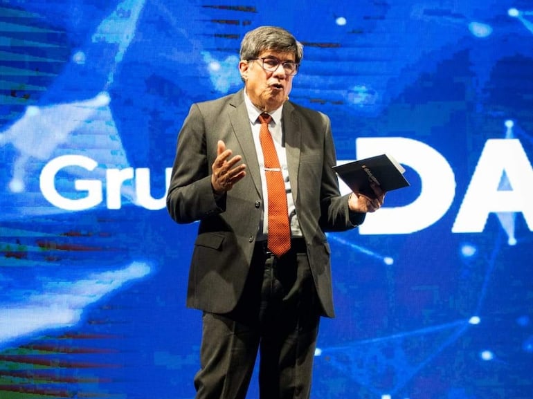 Carlos Peña fue uno de los primeros ingenieros colaboradores de Datasystems.