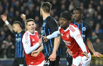 Noni Madueke marcó dos de los tres goles del Arsenal en su triunfo frente al Brujas por 0-3.