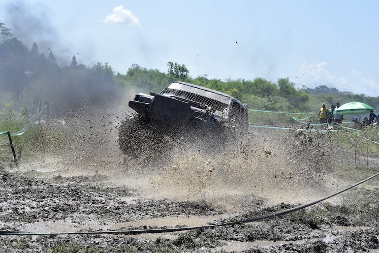 4x4 Off-Road/Club Cateura-2ª fecha: Pura adrenalina e intenso calor en Limpio