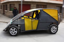 Auto eléctrico 'Katari MRC5' en El Alto (Bolivia).