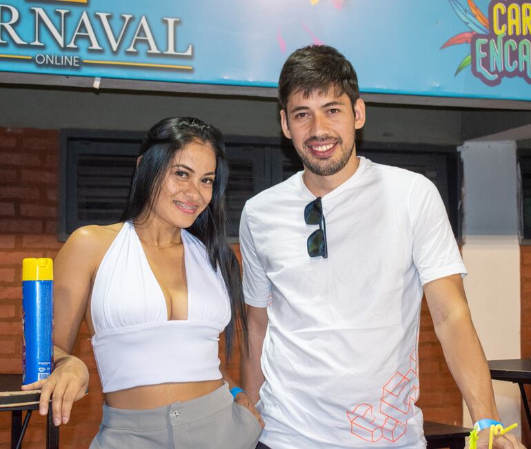 Verónica Miranda junto con Óscar Vázquez.