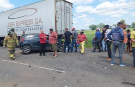 Así quedó un vehículo, con chapa paraguaya, tras un accidente en la Ruta Falcón-Clorinda.
