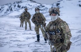 Soldados daneses entrenan en Groenlandia.
