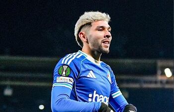 Celebración de Julio César Enciso Espínola (20 años), tras marcar el tercer tanto de Racing de Estrasburgo sobre el Breidablik Kópavogur de Islandia.