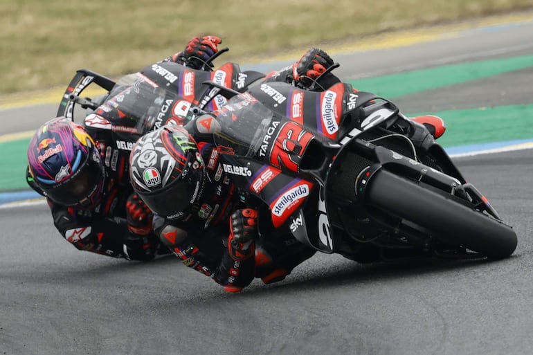 El italiano Marco Bezzecchi (#72) durante el GP de Francia.