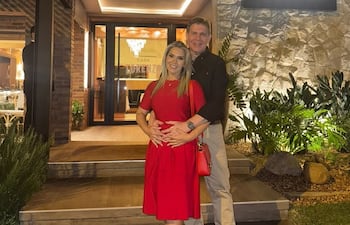 La diputada cartista Johana Vega y su pareja, el actual titular de Petropar, Eddie Jara.