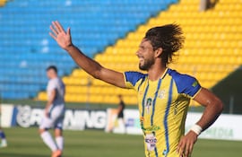 Jorge "Conejo" Benítez (33 años), autor de los goles del Deportivo Capiatá.